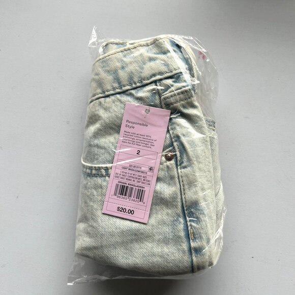 Wild Fable Women's Mini Skirt Low-Rise Denim Light Wash Size 2 - Picture 3 of 4